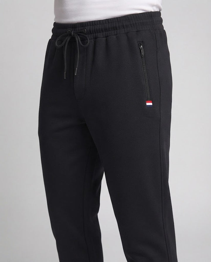 Herren Sportliche Joggerhose mit Reißverschlusstasche, elastischem Bund und geripptem Saum Echoarchiv