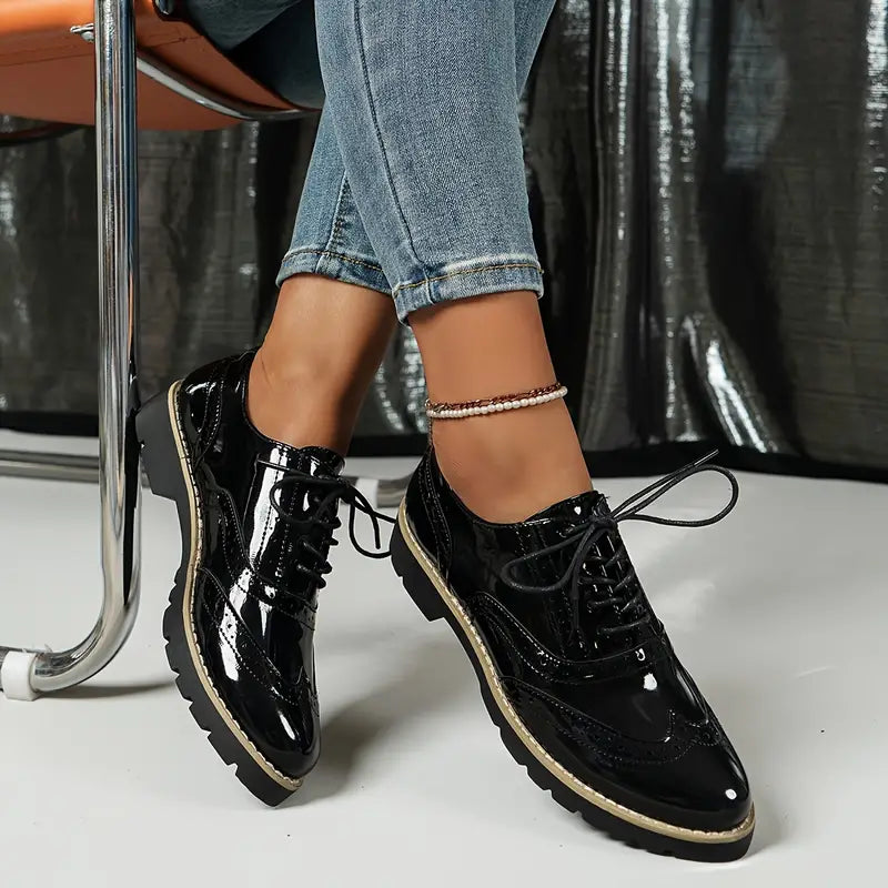 Echoarchiv | Lackschuhe Im Oxford-Stil mit Klobiger Sohle für Damen