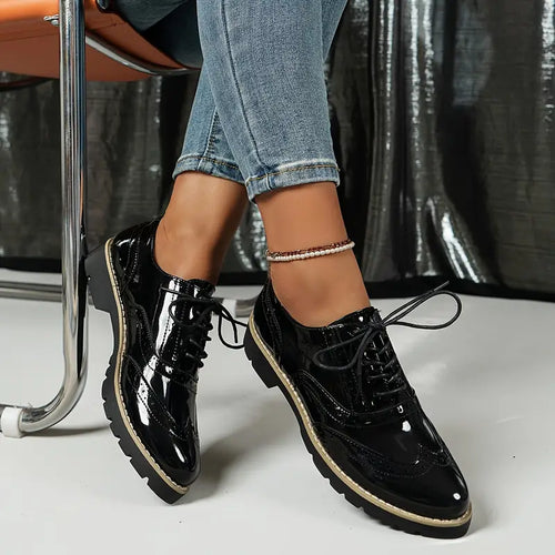 Echoarchiv | Lackschuhe Im Oxford-Stil mit Klobiger Sohle für Damen