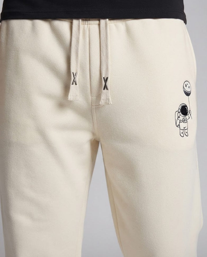 Herren Fleecegefütterte Jogginghose mit Astronauten‑Print, Kordelzug und elastischen Bündchen Echoarchiv