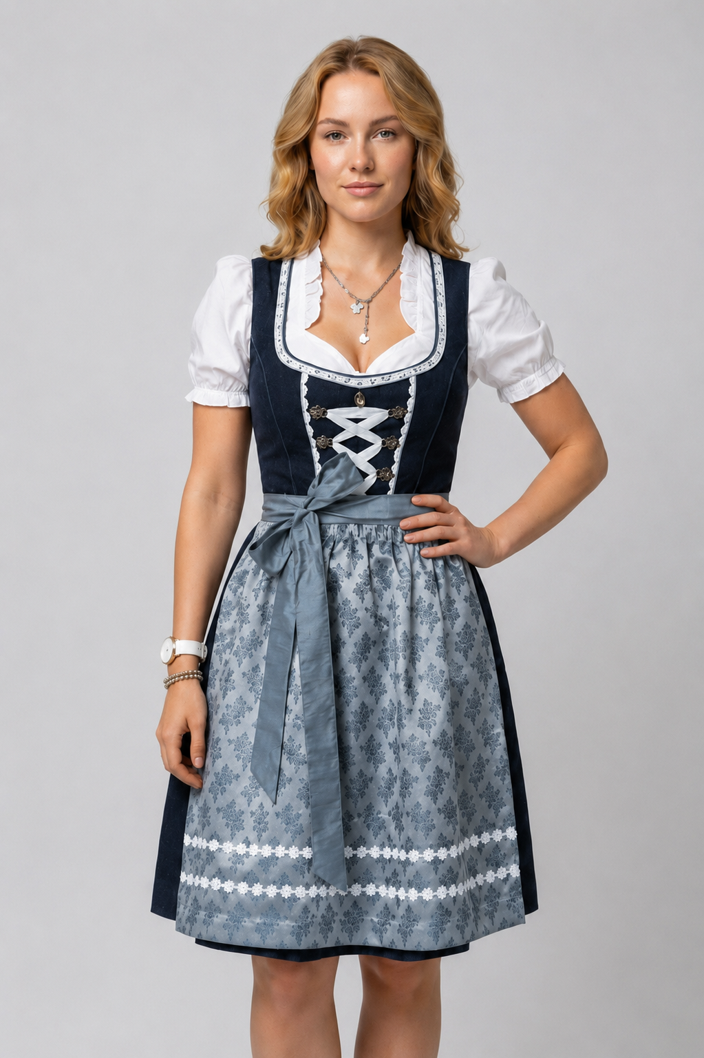 Traditionelles Kostüm für Frauen mit Schürze
