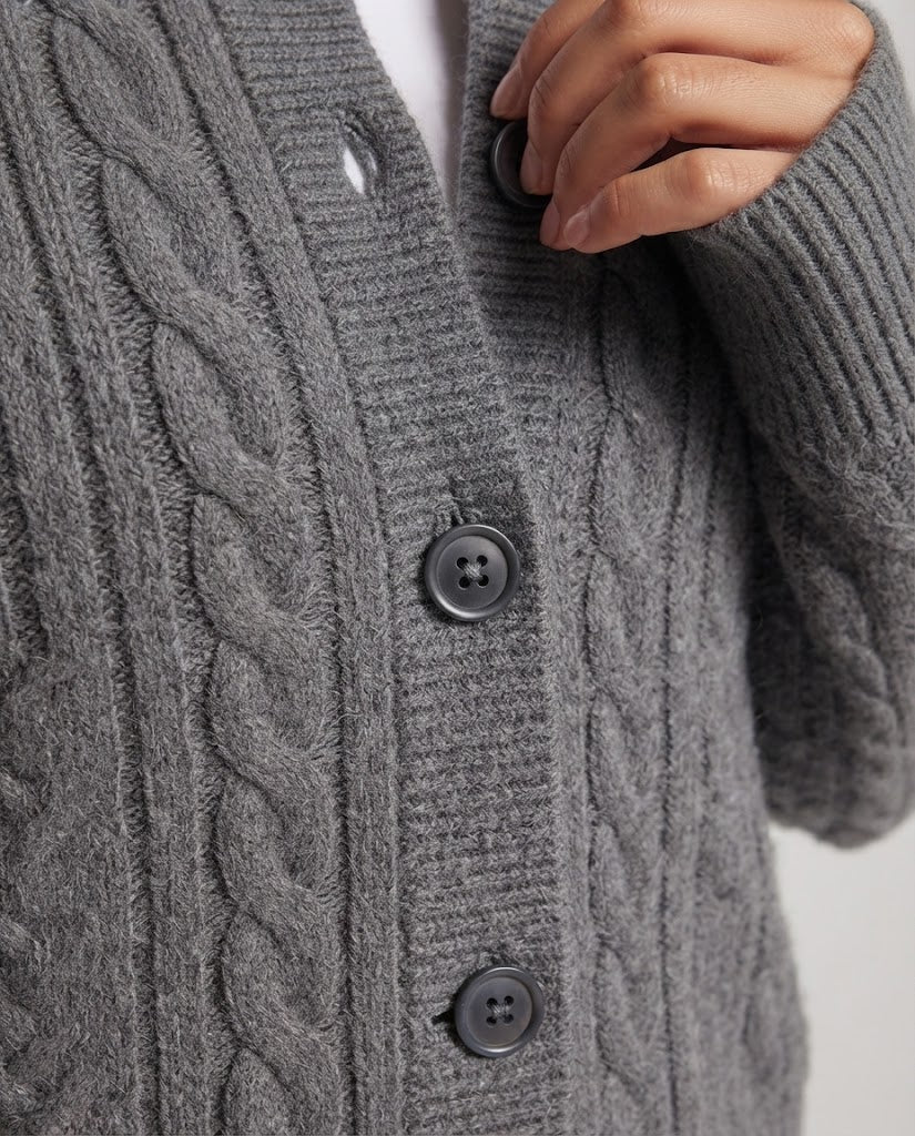 Damen Boxy-Zopfstrick-Cardigan mit Raglanärmeln und angoraähnlicher Haptik Echoarchiv