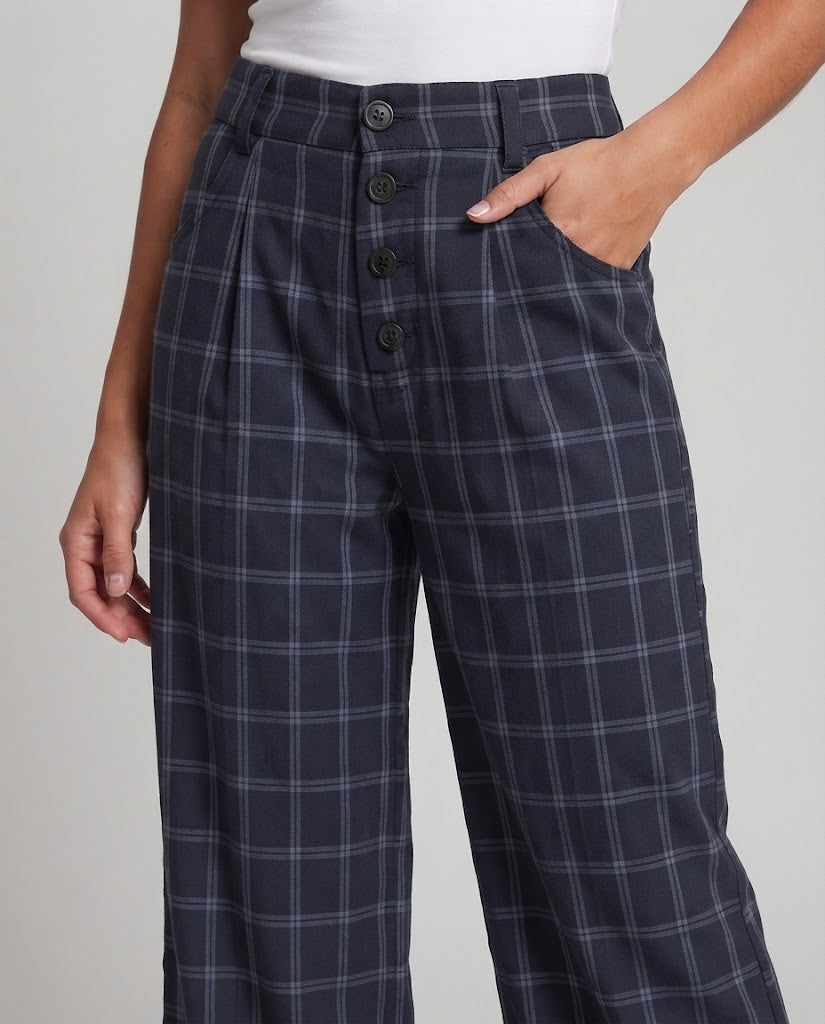 Damen weite karierte Palazzo-Hose mit hoher Bundhöhe und dekorativer Knopfleiste Echo Archiv