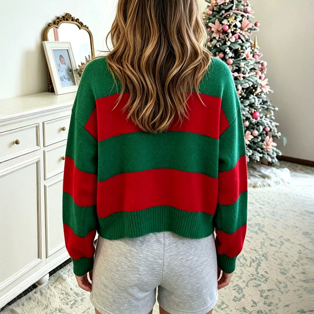 Weihnachtlicher Strickpullover mit Buchstaben-Motiv