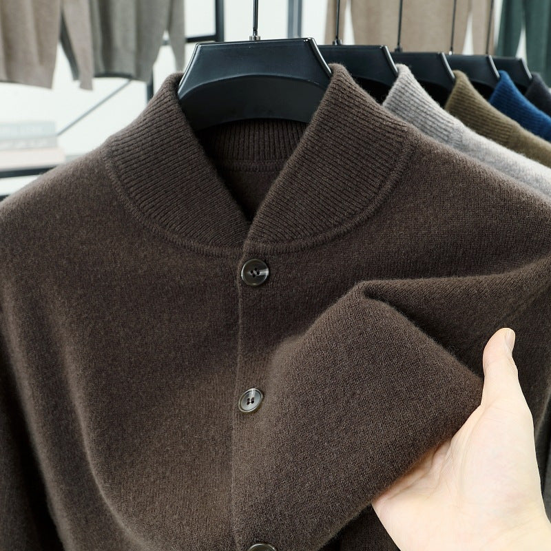 Herren-Strickjacke mit Stehkragen und Knöpfen
