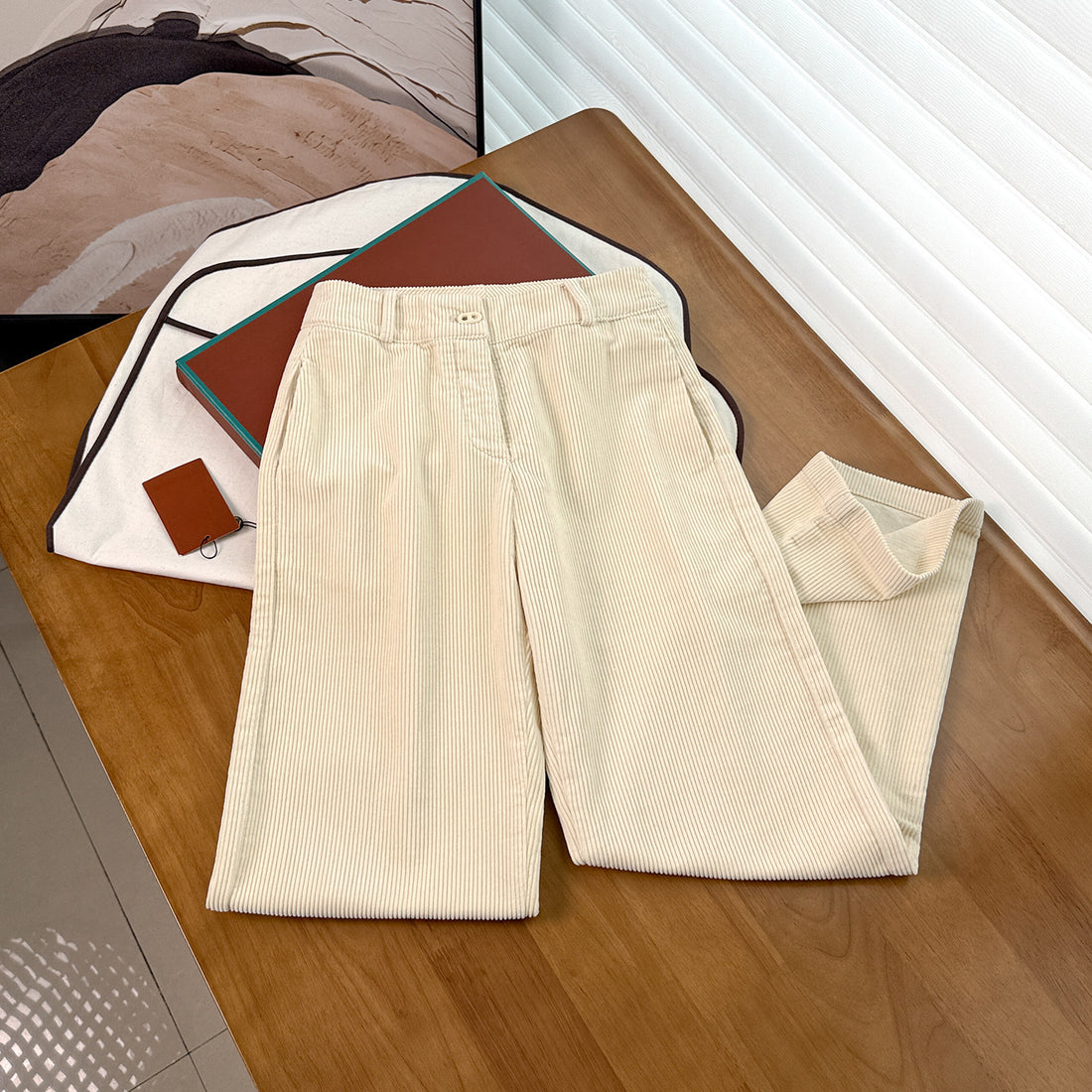 Damen-Cordhose aus 100% Baumwolle, weit geschnitten