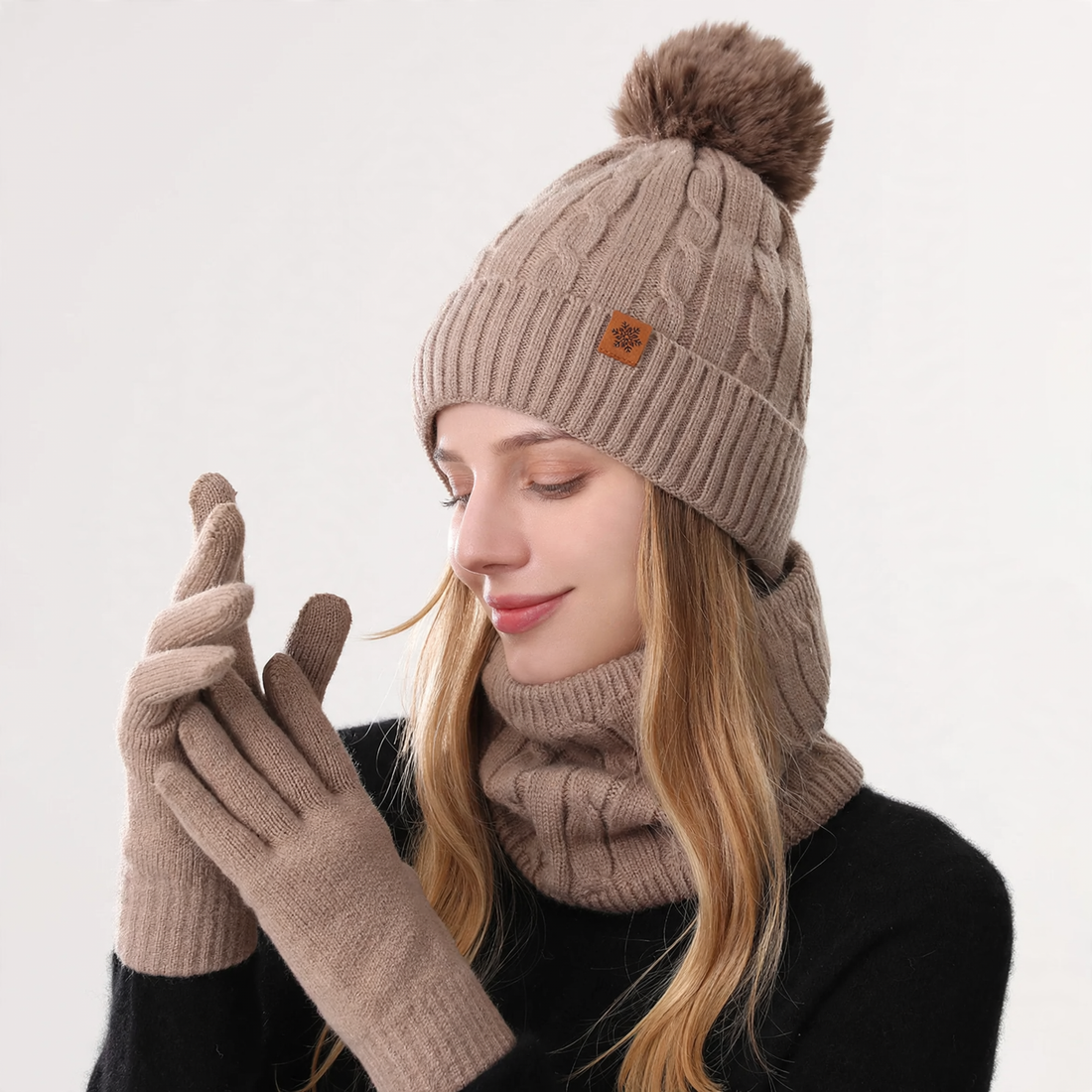Winter-Set aus Strickmütze, Schal und Handschuhen