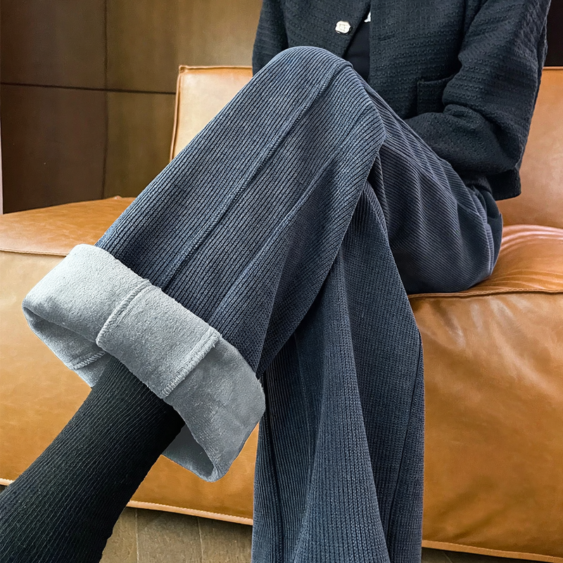 Damen-Cordhose mit Lammfleece-Futter, weit geschnitten