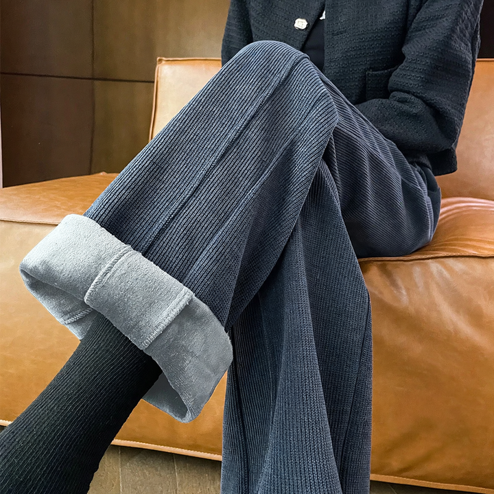 Damen-Cordhose mit Lammfleece-Futter, weit geschnitten