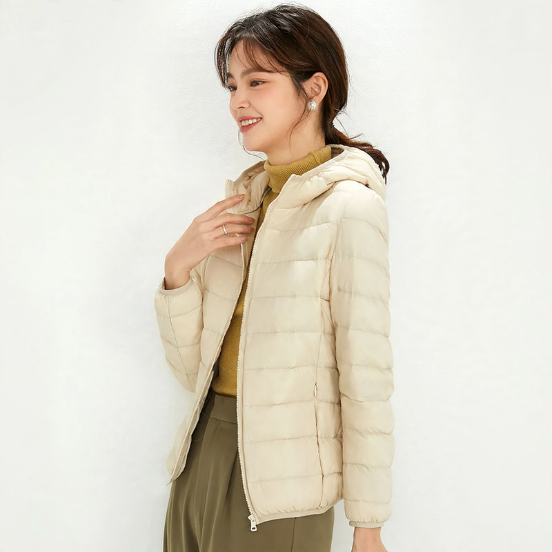 Leichte Daunenjacke mit Kapuze für Damen