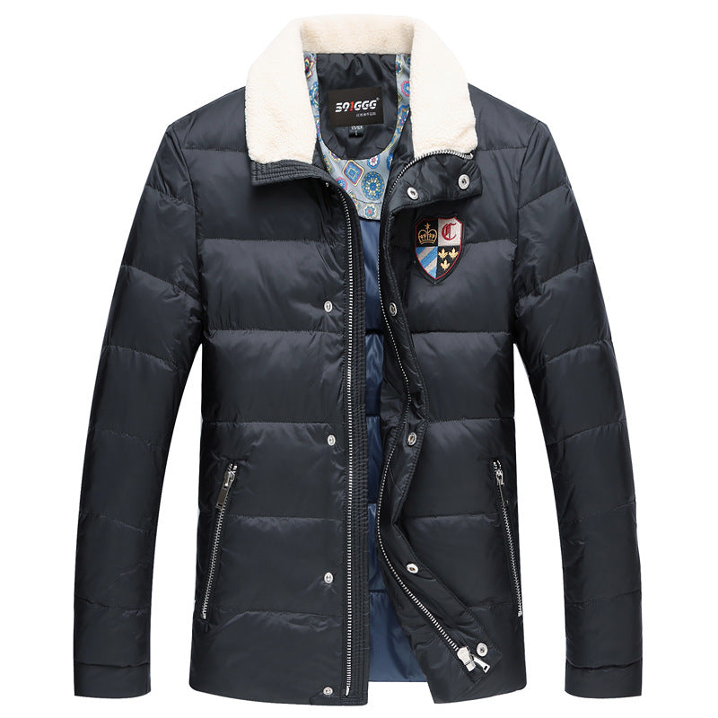 Herren Wattierte Kurzjacke mit Teddykragen und Wappenapplikation – Taviero