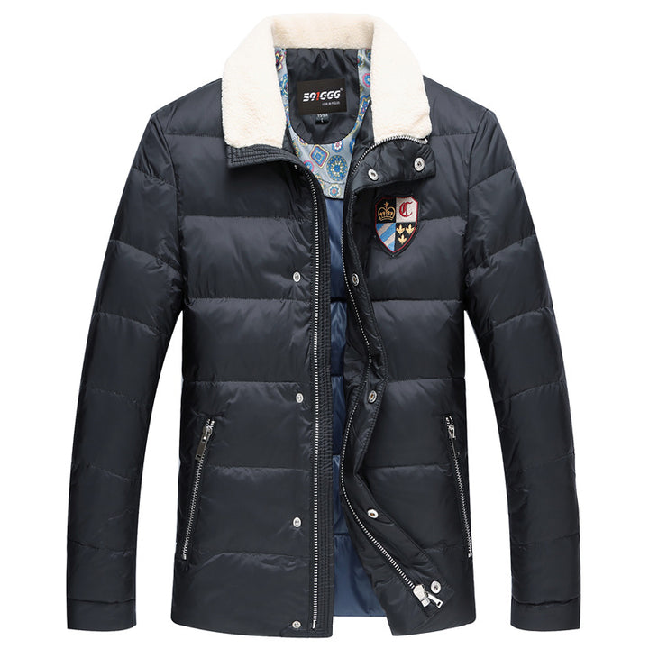 Herren Wattierte Kurzjacke mit Teddykragen und Wappenapplikation – Taviero