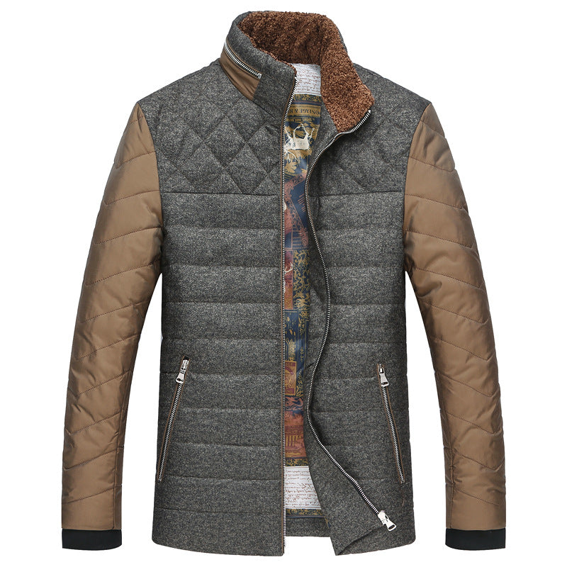 Herren Wattierte Kurzjacke mit Teddykragen und Wappenapplikation – Taviero