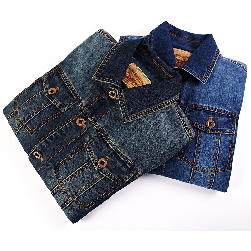 Herren modische Jeansjacke mit klassischem Schnitt und praktischen Taschen Echoarchiv