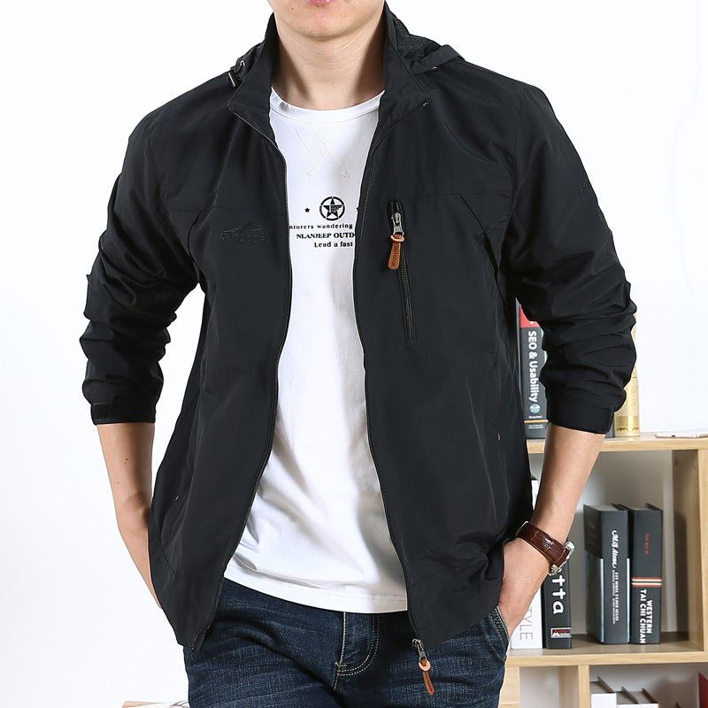 Herren leichte wind- und wasserabweisende Softshelljacke mit Kapuze, Brustreißverschluss und verstellbaren Ärmelabschlüssen Echoarchiv