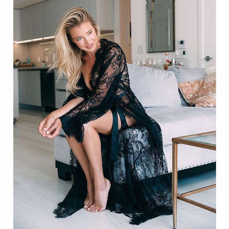 Damen Spitzenkimono mit eleganten Häkelmustern und schwingendem Saum Echo Archiv