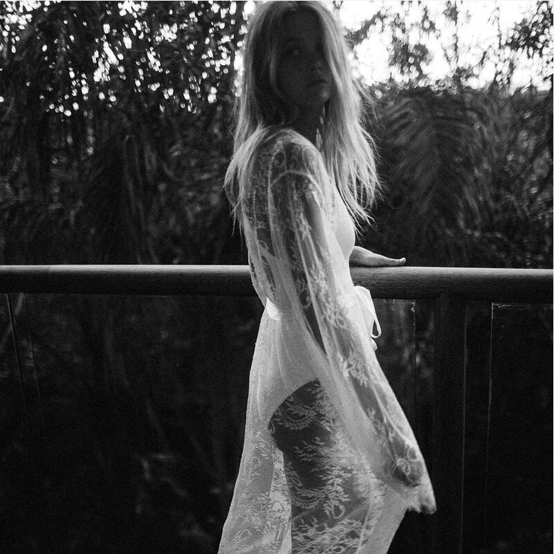 Damen Spitzenkimono mit eleganten Häkelmustern und schwingendem Saum Echo Archiv