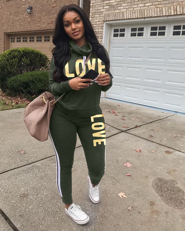 Damen nan sportives Kapuzen-Sweatshirt-Set mit Goldprint und Highwaist-Jogginghose Echo Archiv
