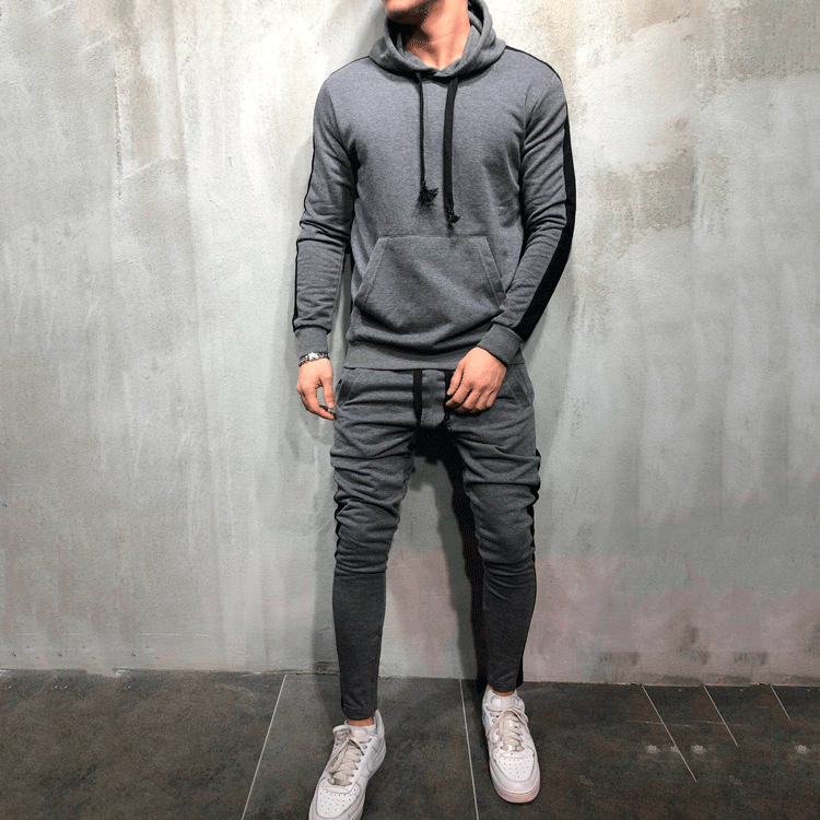 Herren Eleganter Kapuzenpullover mit passender Jogginghose Echoarchiv