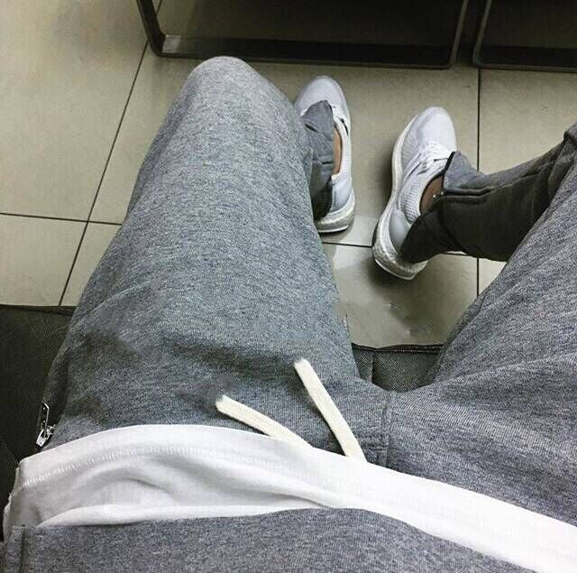 Herren Jogginghose mit seitlichen Reißverschlusstaschen und elastischem Bund Echoarchiv