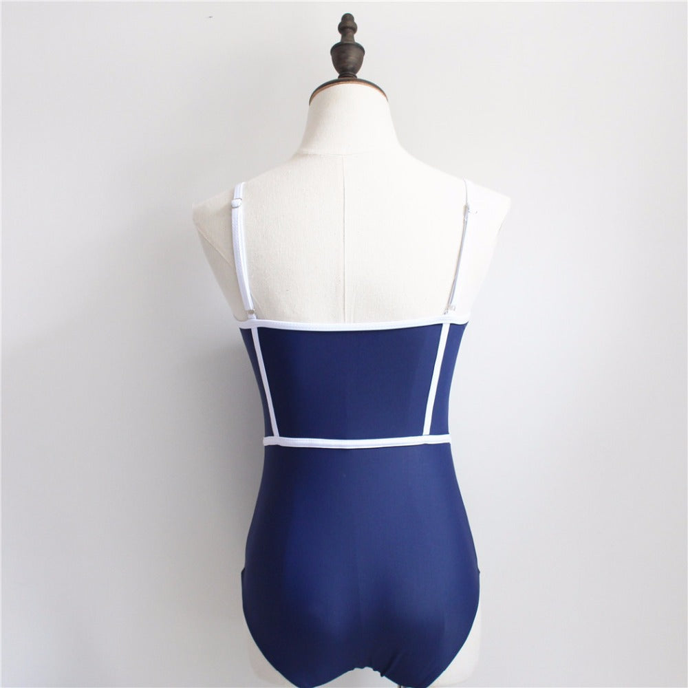 Damen Eleganter Hochgeschnittener Badeanzug Echo Archiv