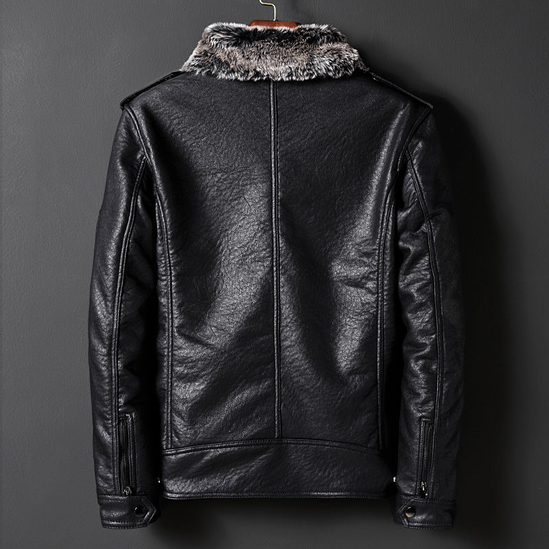 Herren Lederimitatjacke mit Kunstfellkragen und militärischen Abzeichen Echoarchiv