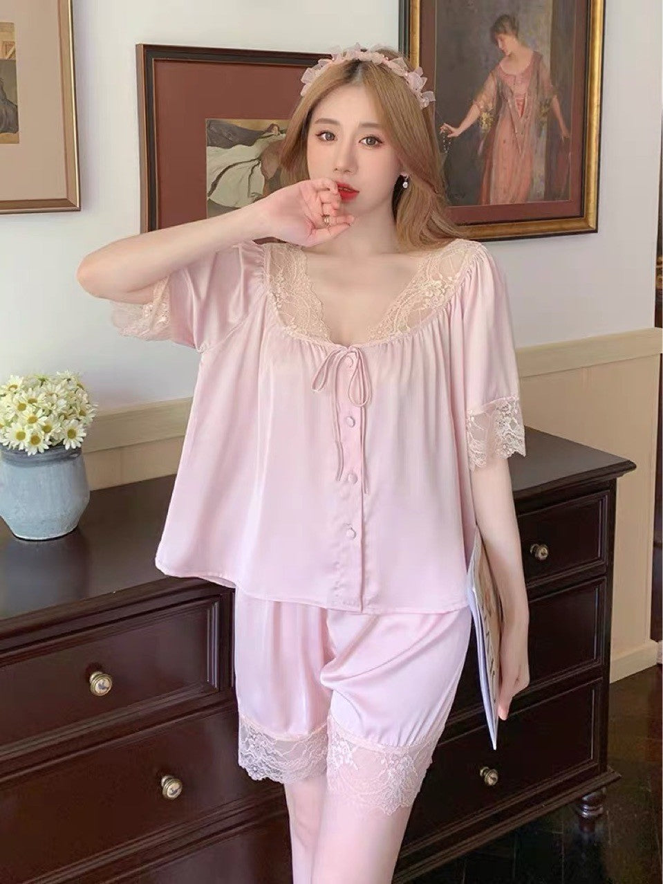 Damen-Schlafanzug mit Spitzenbesatz