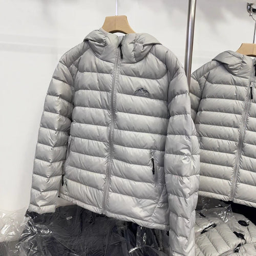 Kurze Damen-Daunenjacke mit Kapuze