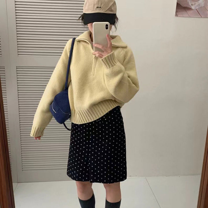 Moderner Strickpullover mit Stehkragen und Reißverschluss