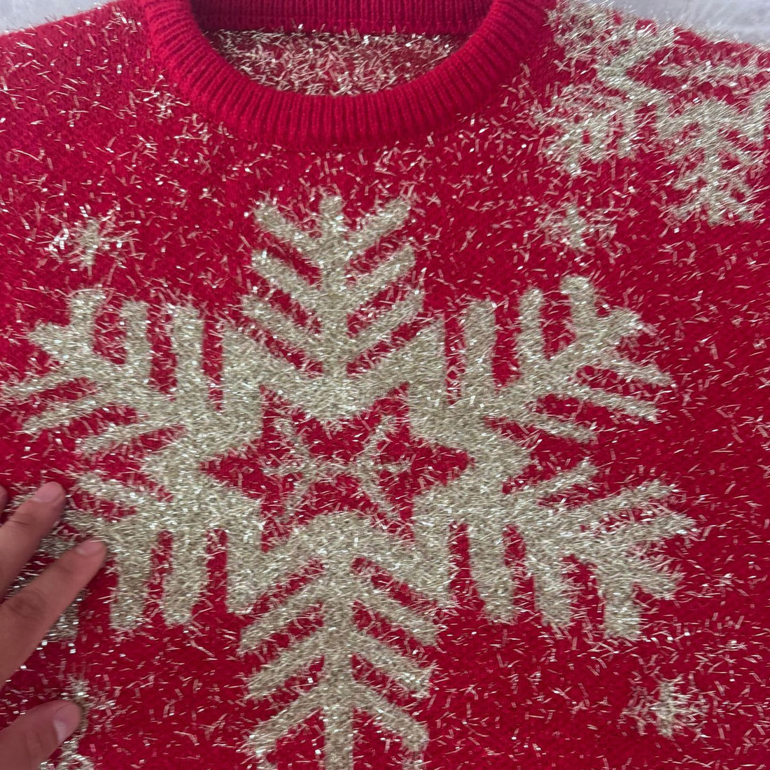Festlicher Damen-Weihnachtspullover mit Rentier und Schneeflocken