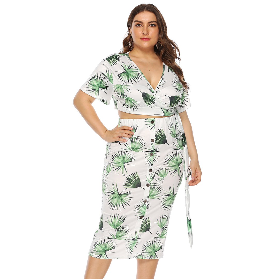 Damen elegantes Sommer-Outfit mit floralem Print und modischem Wickeldetail Echo Archiv