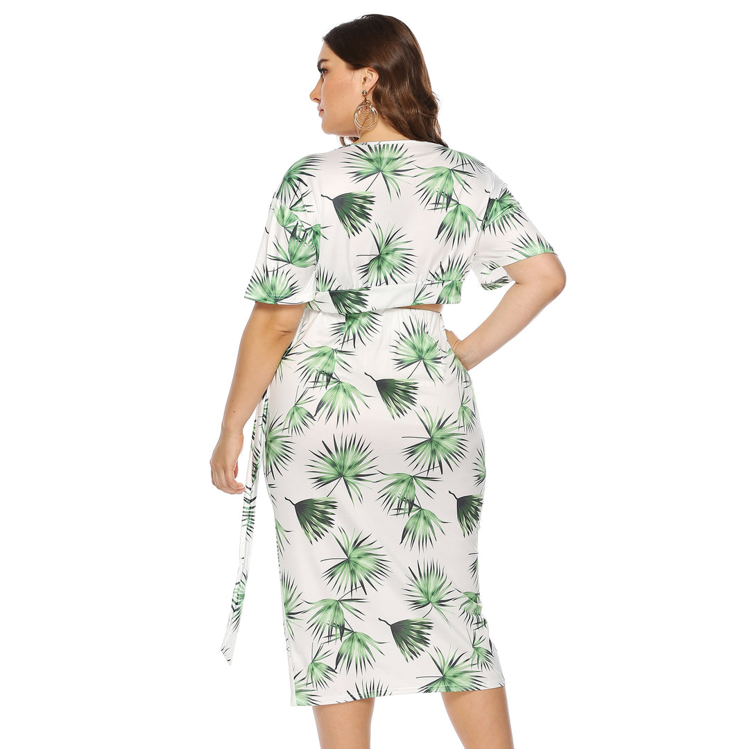 Damen elegantes Sommer-Outfit mit floralem Print und modischem Wickeldetail Echo Archiv