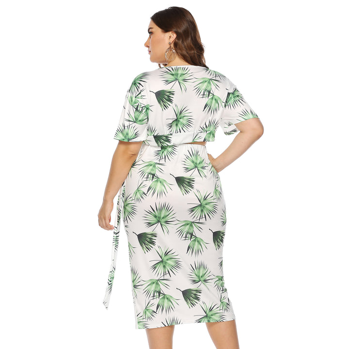 Damen elegantes Sommer-Outfit mit floralem Print und modischem Wickeldetail Echo Archiv