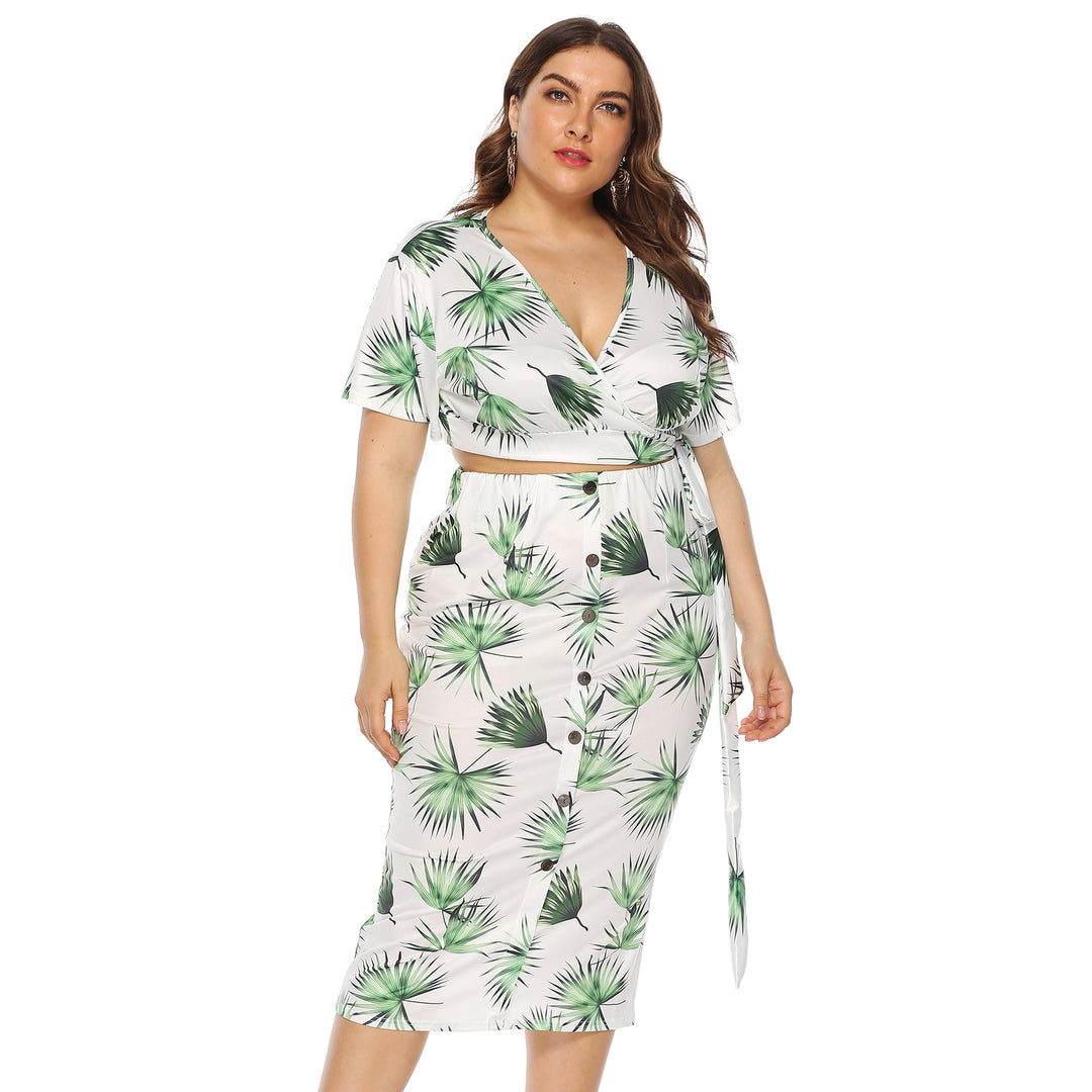 Damen elegantes Sommer-Outfit mit floralem Print und modischem Wickeldetail Echo Archiv