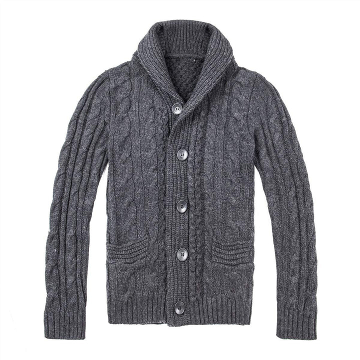 Herren Strickjacke mit klassischem Zopfmuster und praktischen Taschen Echoarchiv
