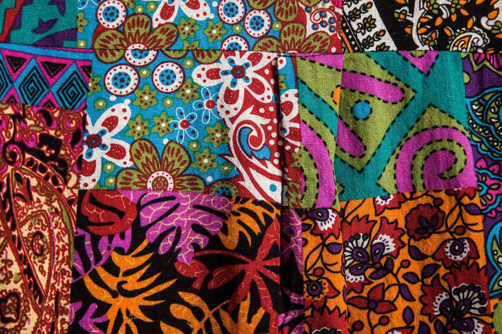 Herren Kurzarmhemd mit buntem Patchwork-Design Echoarchiv