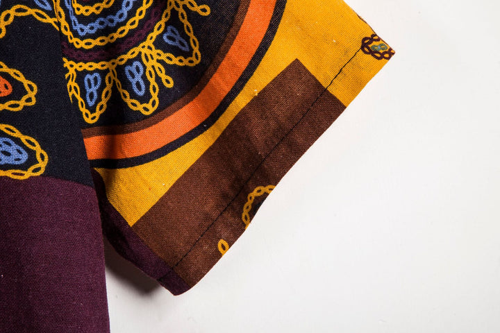 Herren Kurzarmhemd mit afric-inspired Mustern und lässigem Henley-Ausschnitt Echoarchiv