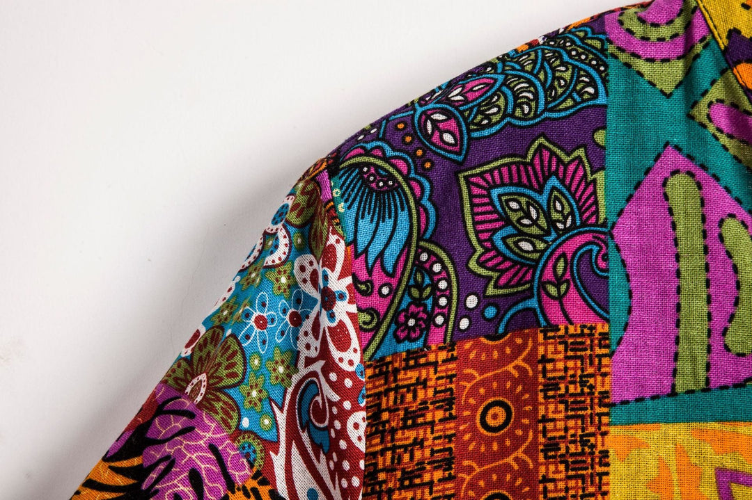 Herren Kurzarmhemd mit buntem Patchwork-Design Echoarchiv