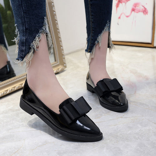 Damen nan elegante Lackslipper mit dekorativer Schleife und gepolstertem Komfortfußbett Echo Archiv