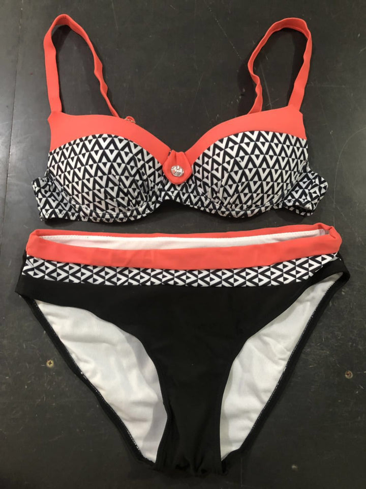 Damen Bikini-Set mit formgebendem Oberteil und modernem Streifenmuster Echo Archiv
