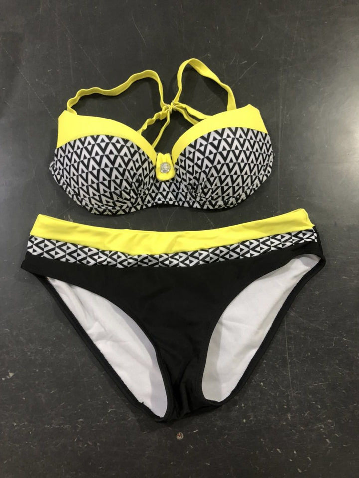 Damen Bikini-Set mit formgebendem Oberteil und modernem Streifenmuster Echo Archiv