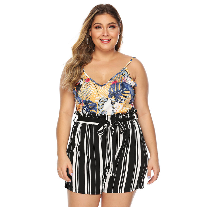 Damen elegant geschnittene gestreifte Shorts mit dekorativem Bindegürtel Echo Archiv