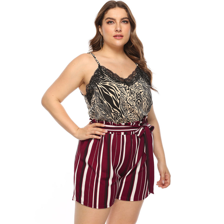 Damen elegant geschnittene gestreifte Shorts mit dekorativem Bindegürtel Echo Archiv