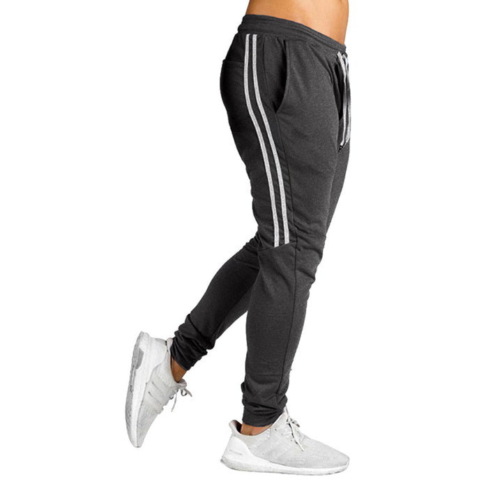 Herren Sportliche Jogginghose mit atmungsaktiver Struktur und seitlichen Streifen Echoarchiv
