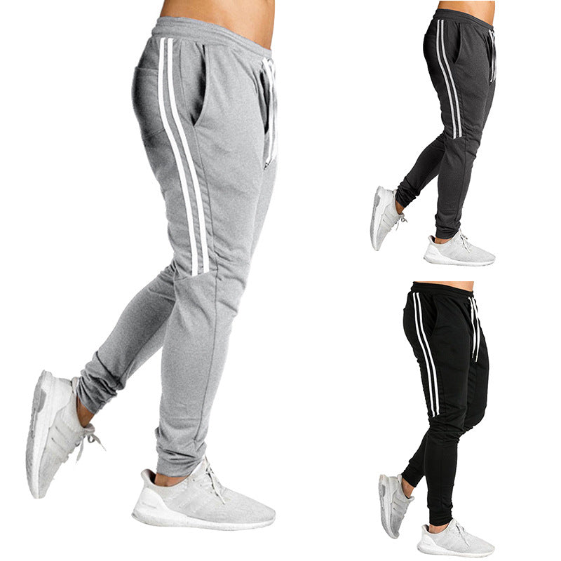 Herren Sportliche Jogginghose mit atmungsaktiver Struktur und seitlichen Streifen Echoarchiv