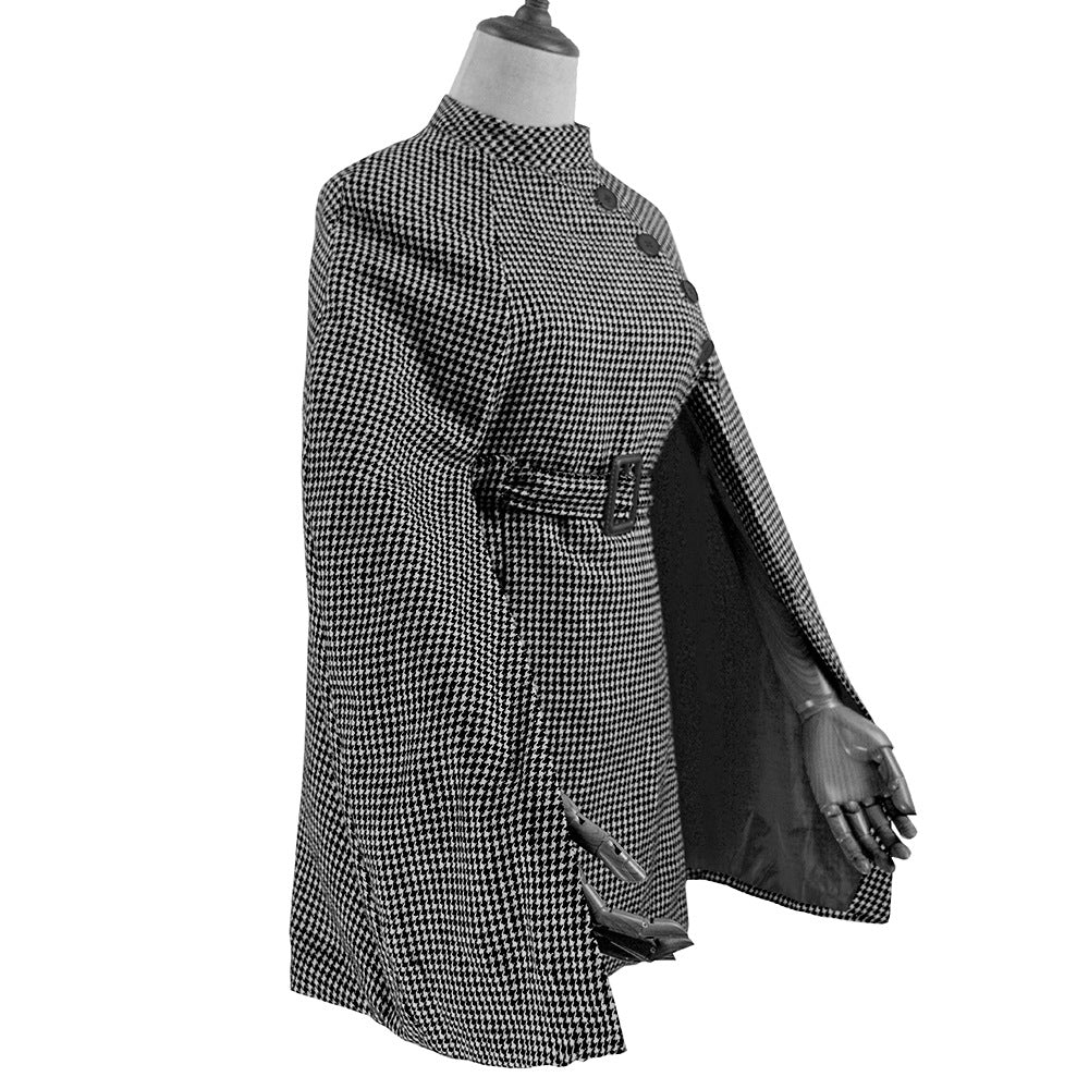 Damen Cape‑Mantel mit Hahnentrittmuster, Taillengürtel und asymmetrischer Knopfleiste – Montévia