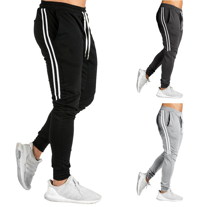 Herren Sportliche Jogginghose mit atmungsaktiver Struktur und seitlichen Streifen Echoarchiv