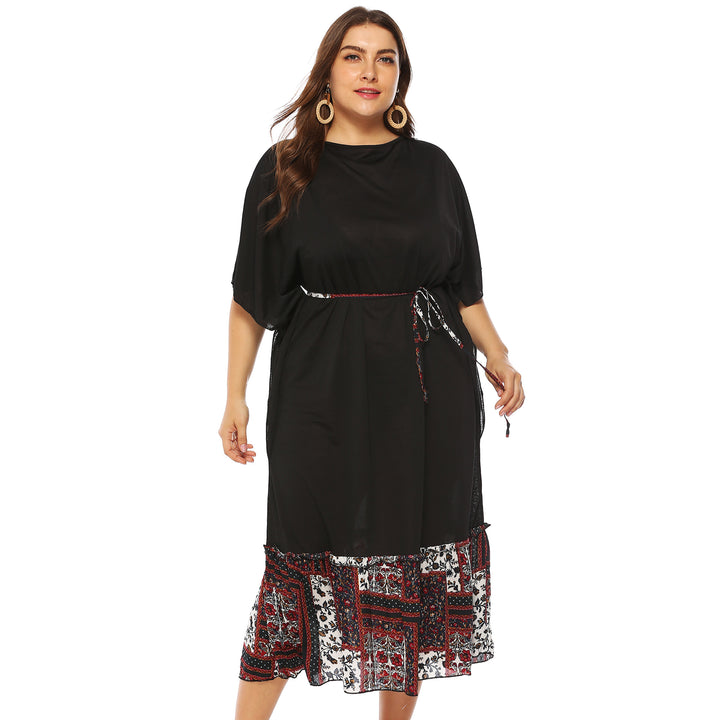 Damen Freizeitkleid mit dekorativer Taillenschnürung und floralen Akzenten Echo Archiv