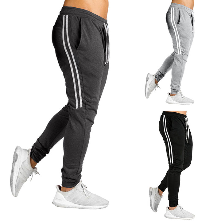 Herren Sportliche Jogginghose mit atmungsaktiver Struktur und seitlichen Streifen Echoarchiv