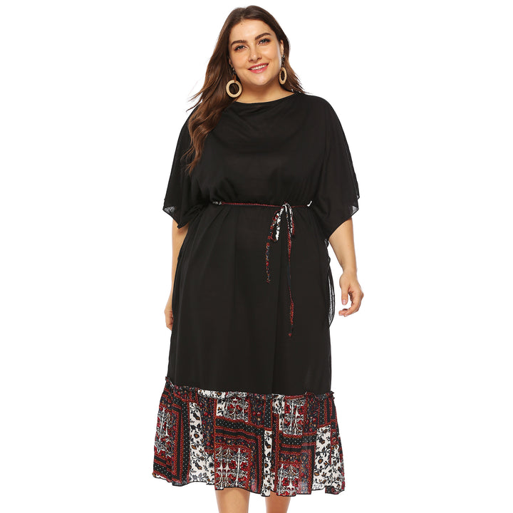 Damen Freizeitkleid mit dekorativer Taillenschnürung und floralen Akzenten Echo Archiv